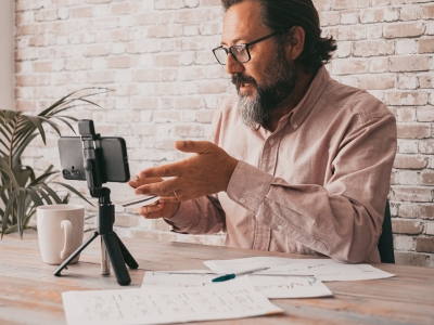 Utilizing short-form video content to capture audience attention